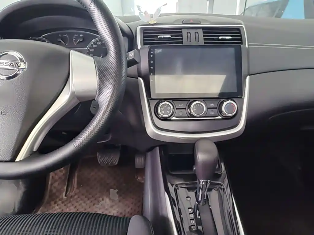 Nissan Tiida 2017 — фото 10