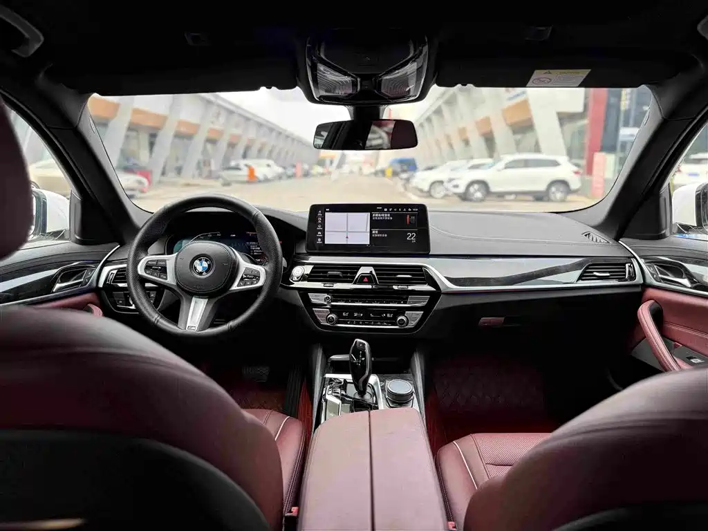 BMW 5 Series 2022 — фото 9