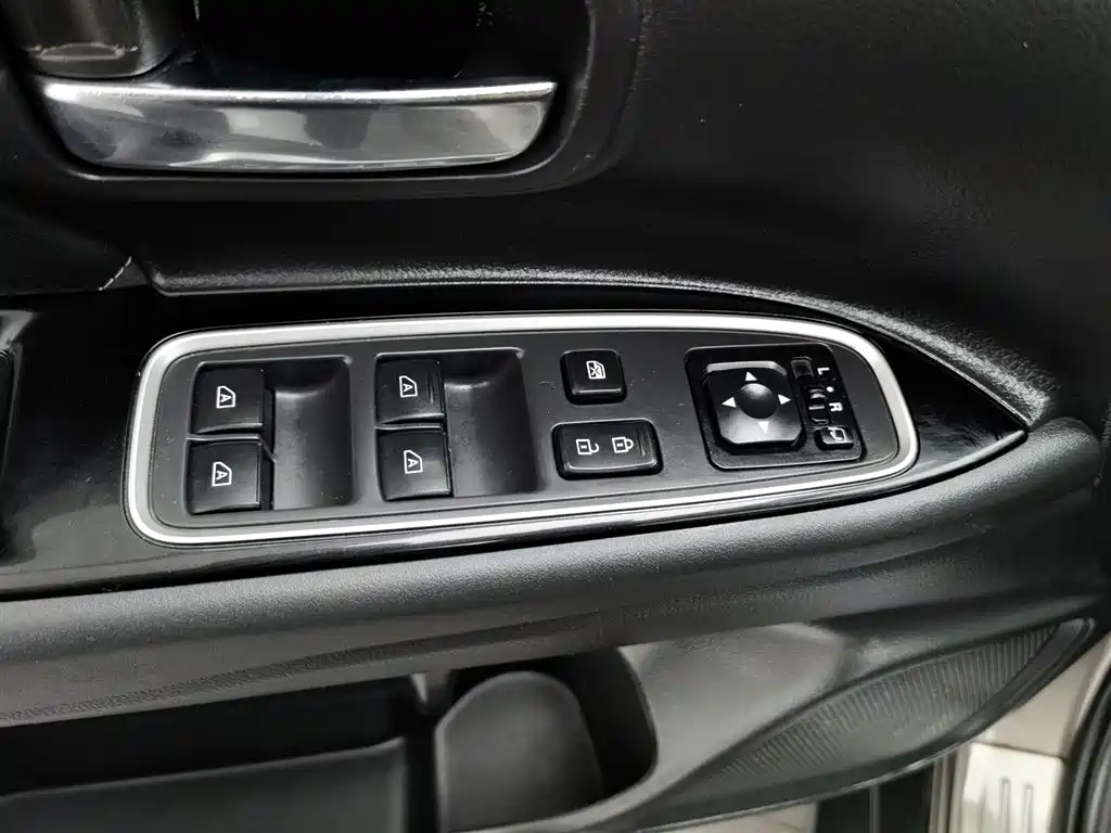 Mitsubishi Outlander 2021 — фото 9