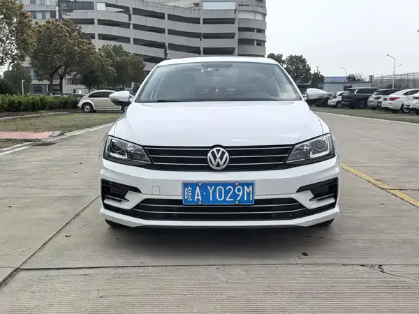 Volkswagen Sagitar 2018