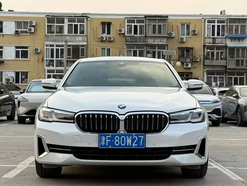 BMW 5 Series 2023 — фото 2