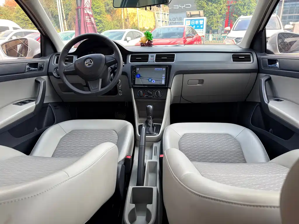 Skoda Rapid 2017 — фото 10