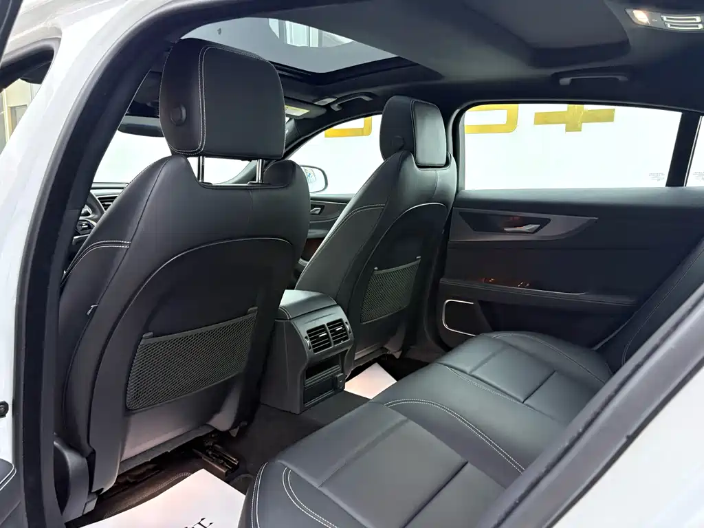 Jaguar XEL 2023 — фото 12
