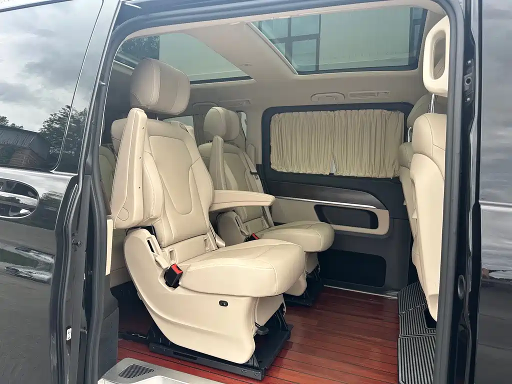 Mercedes-Benz V-Class 2023 — фото 5