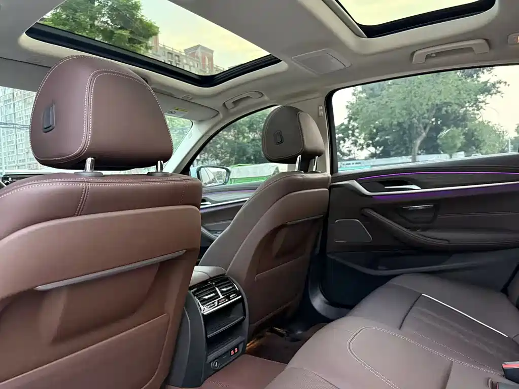 BMW 5 Series 2023 — фото 15