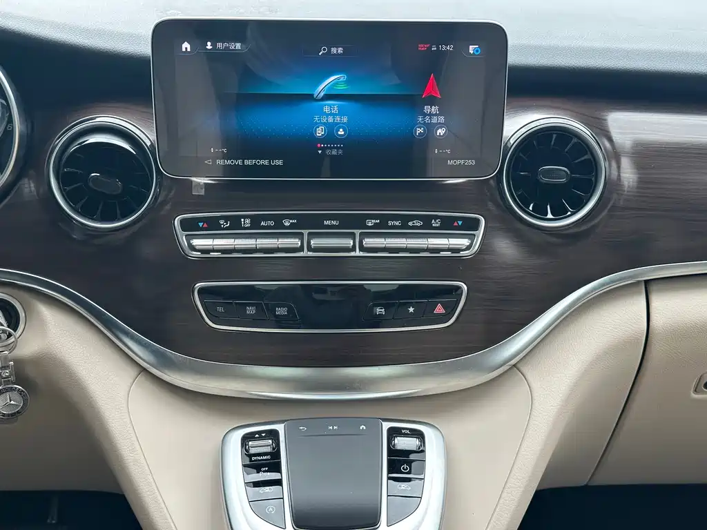 Mercedes-Benz V-Class 2023 — фото 17