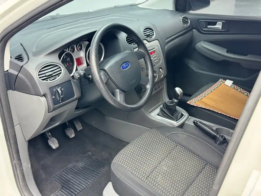 Ford Focus 2015 — фото 7