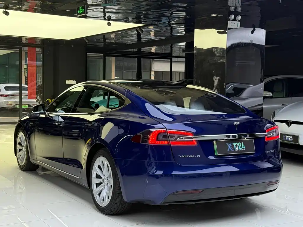 Tesla Model S 2018 — фото 16