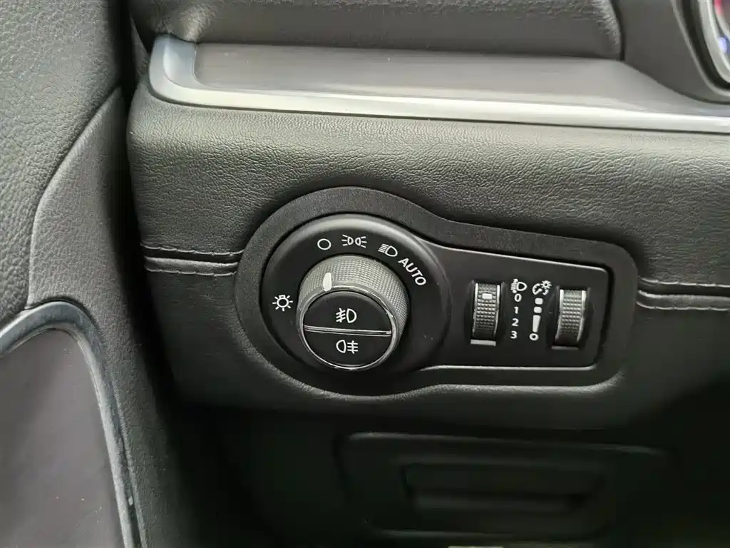 Jeep Grand Commander 2019 — фото 21