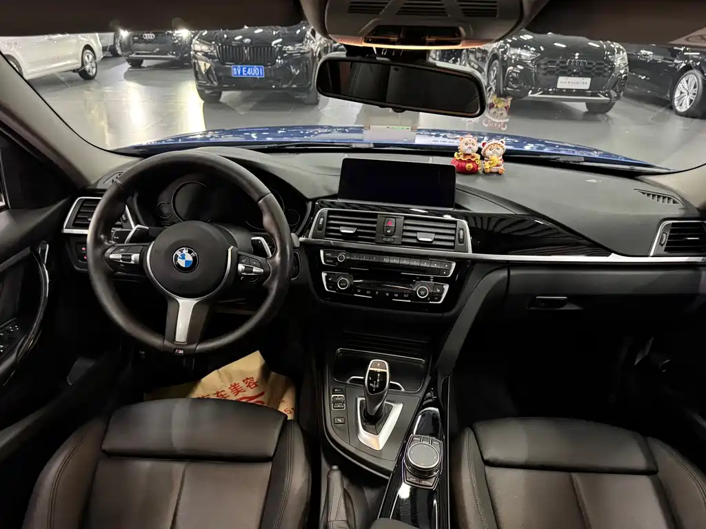 BMW 3 Series 2018 — фото 9