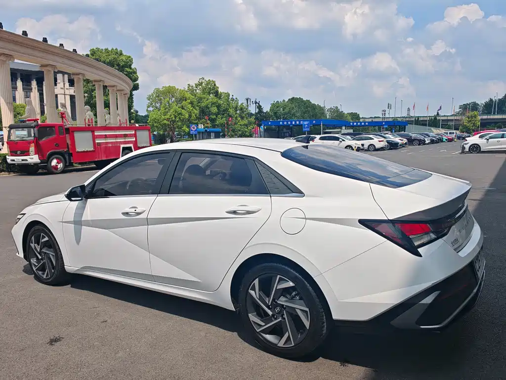 Hyundai Elantra 2024