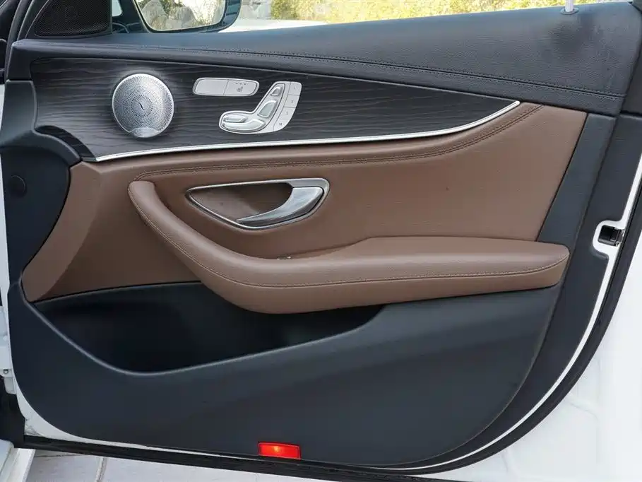 Mercedes-Benz E-Class 2020 — фото 17