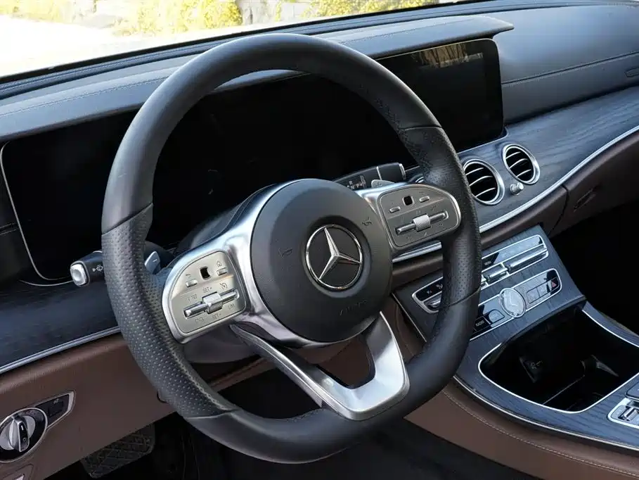 Mercedes-Benz E-Class 2020 — фото 25