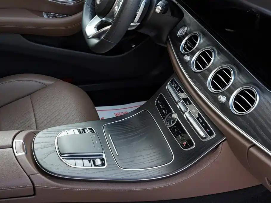 Mercedes-Benz E-Class 2020 — фото 35