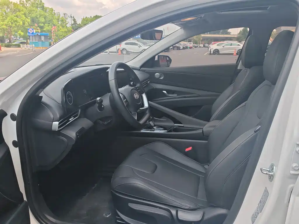 Hyundai Elantra 2024