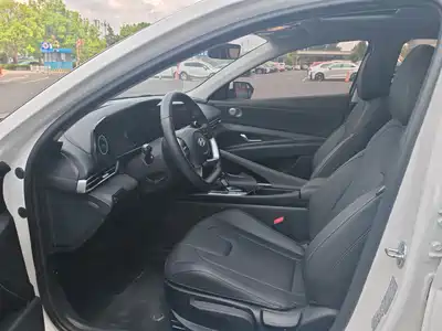 Hyundai Elantra 2024