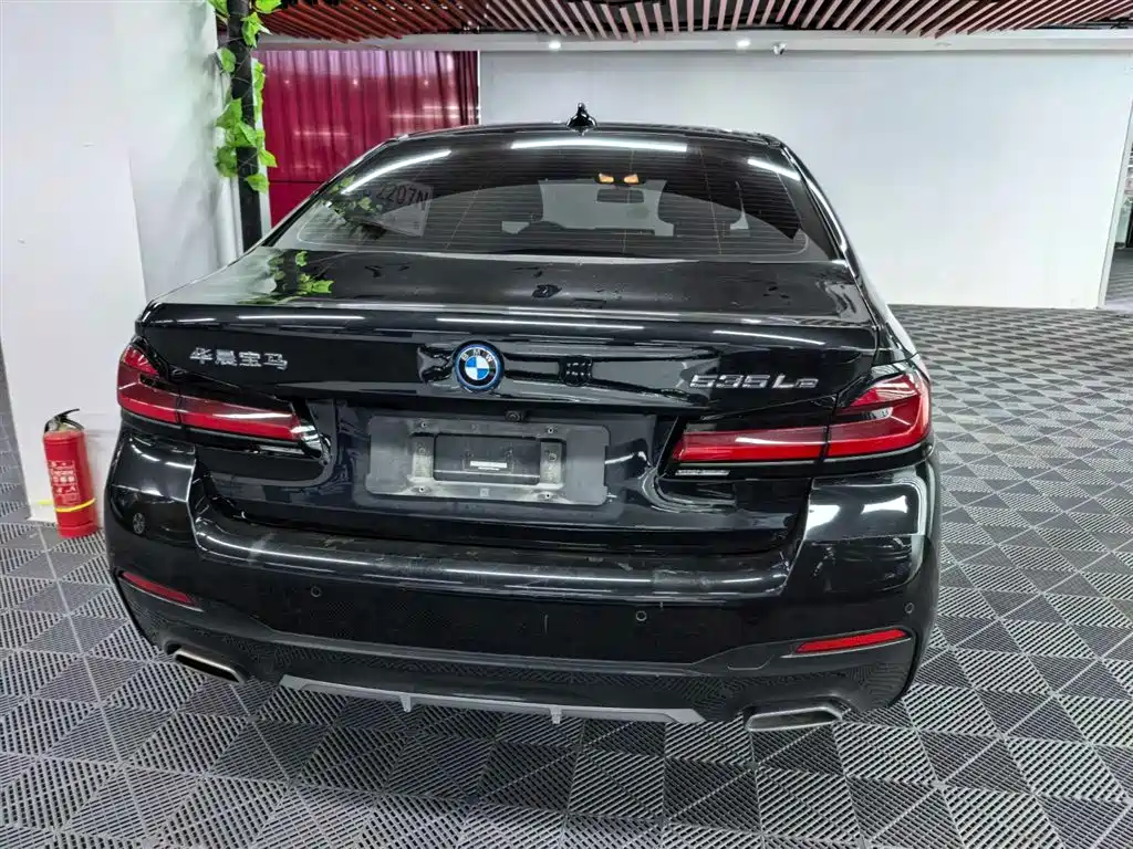 BMW 5 Series New Energy 2023 — фото 15