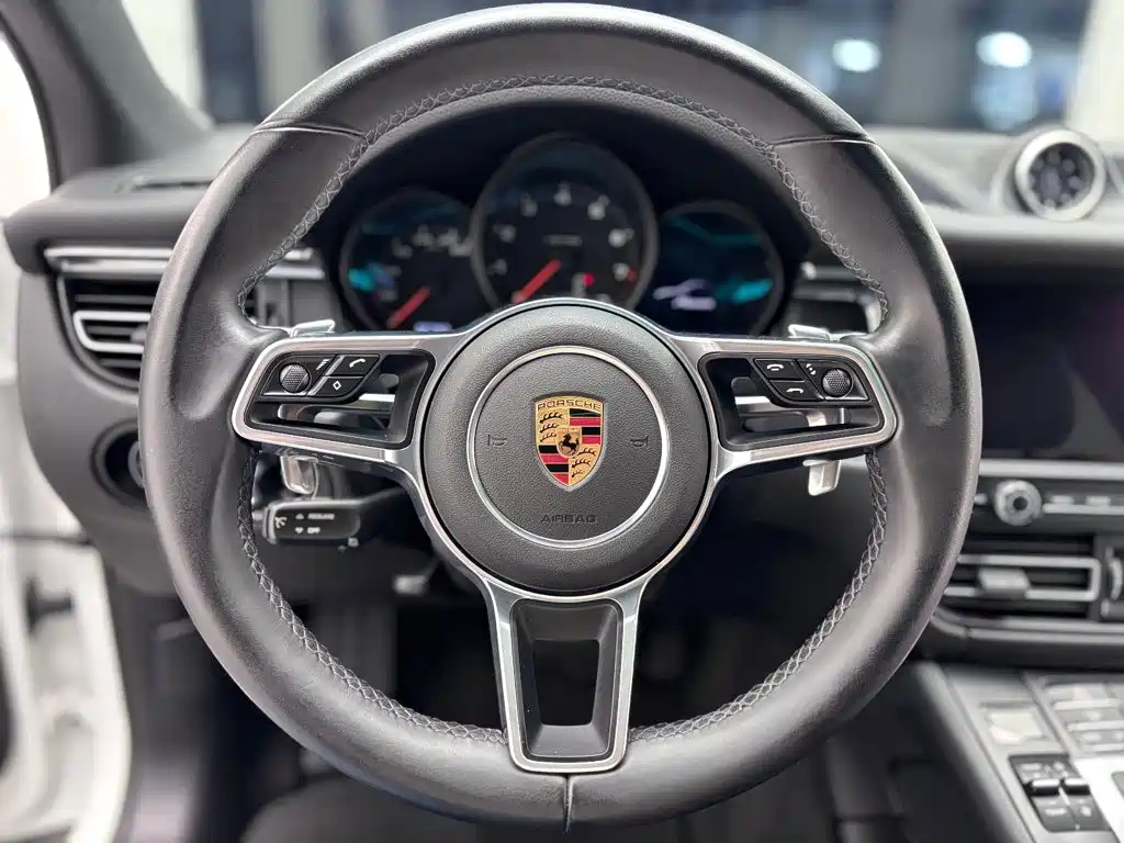 Porsche Macan 2019 — фото 20