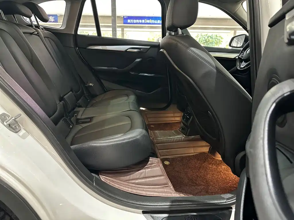 BMW X1 2018 — фото 12