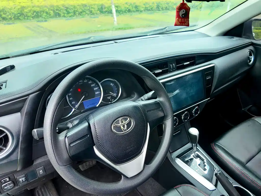 Toyota Corolla 2018 — фото 30