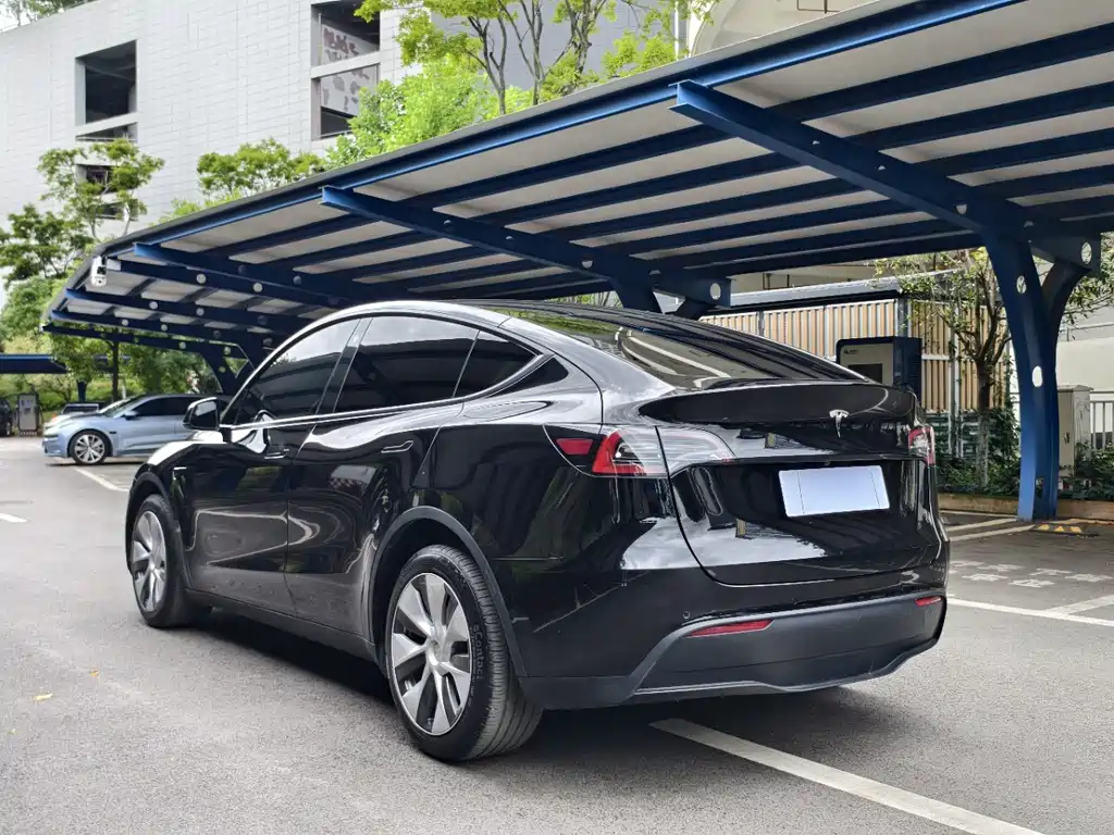 Tesla Model Y 2022 — фото 14