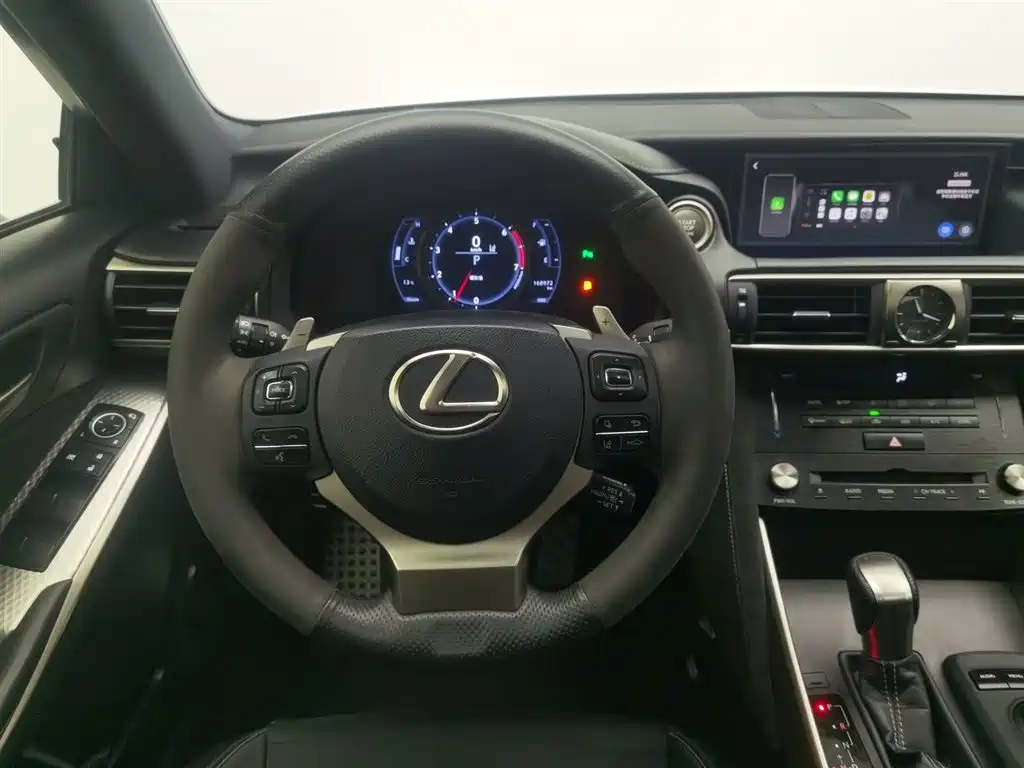 Lexus IS 2017 — фото 11