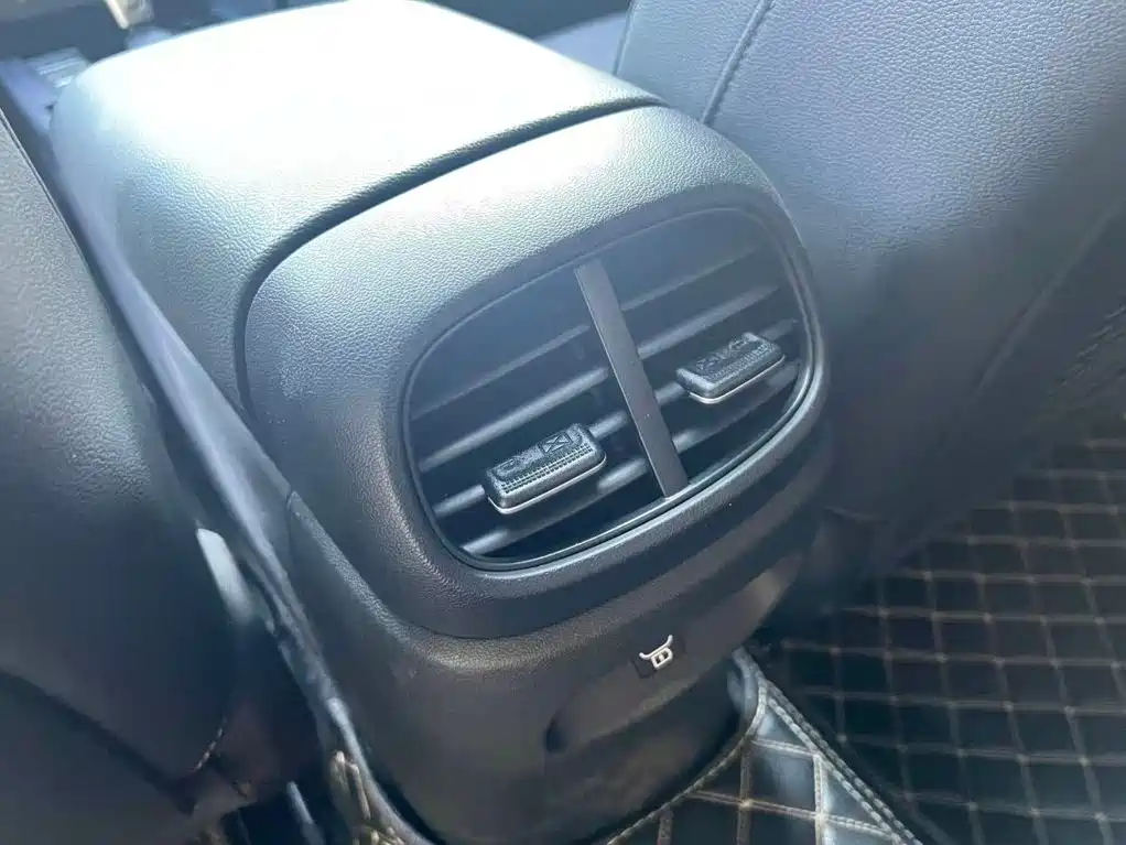 Hyundai Elantra 2023 — фото 12
