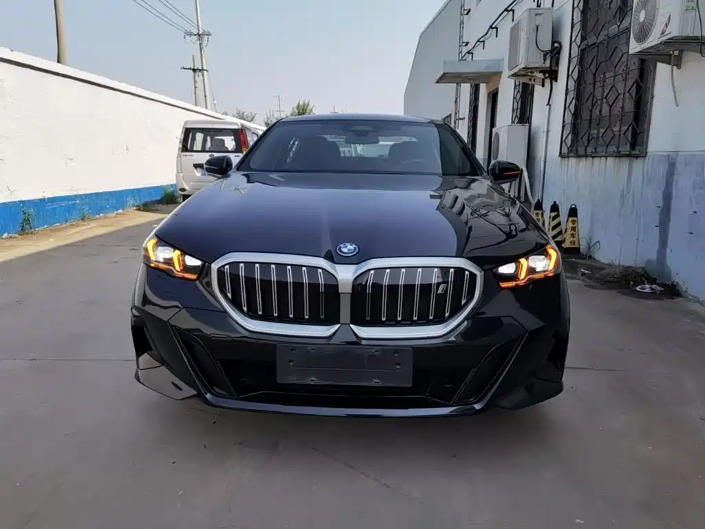 BMW i5 2025 — фото 3