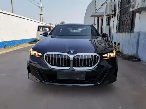 BMW i5 2025