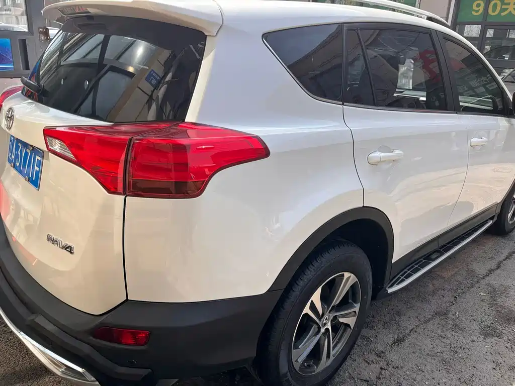 Toyota RAV4 2016 — фото 4