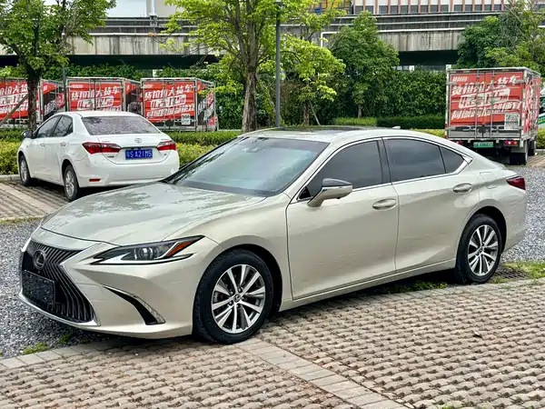 Lexus ES 2019
