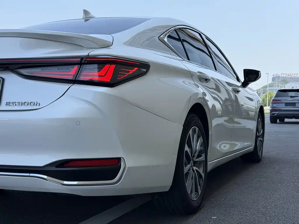 Lexus ES 2025 — фото 10