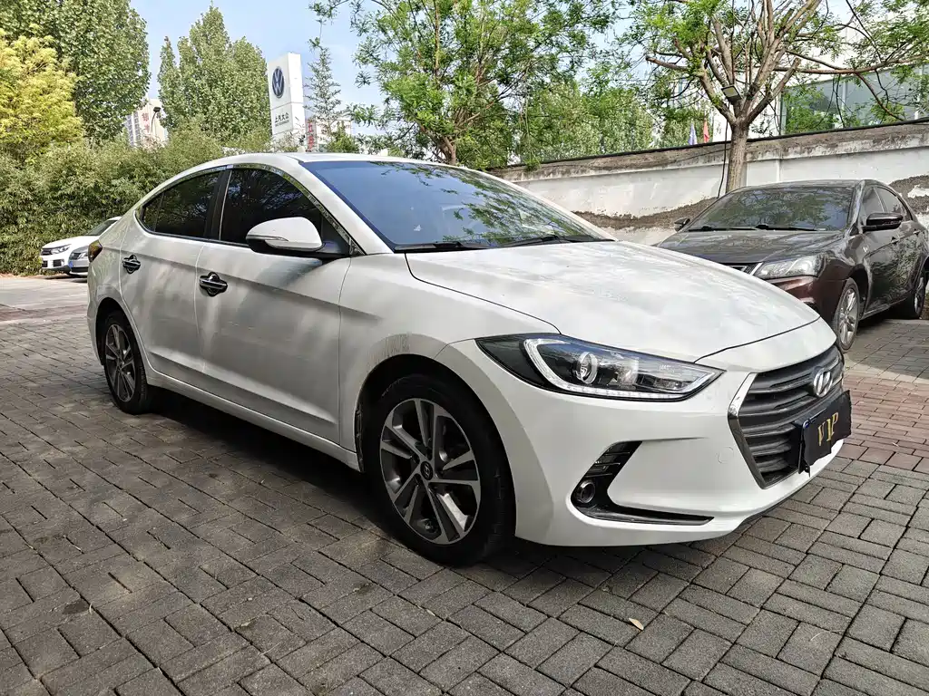Hyundai Elantra 2018 — фото 3