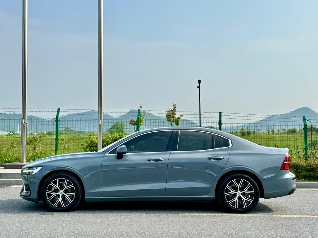 Volvo S60 2024 — фото 10