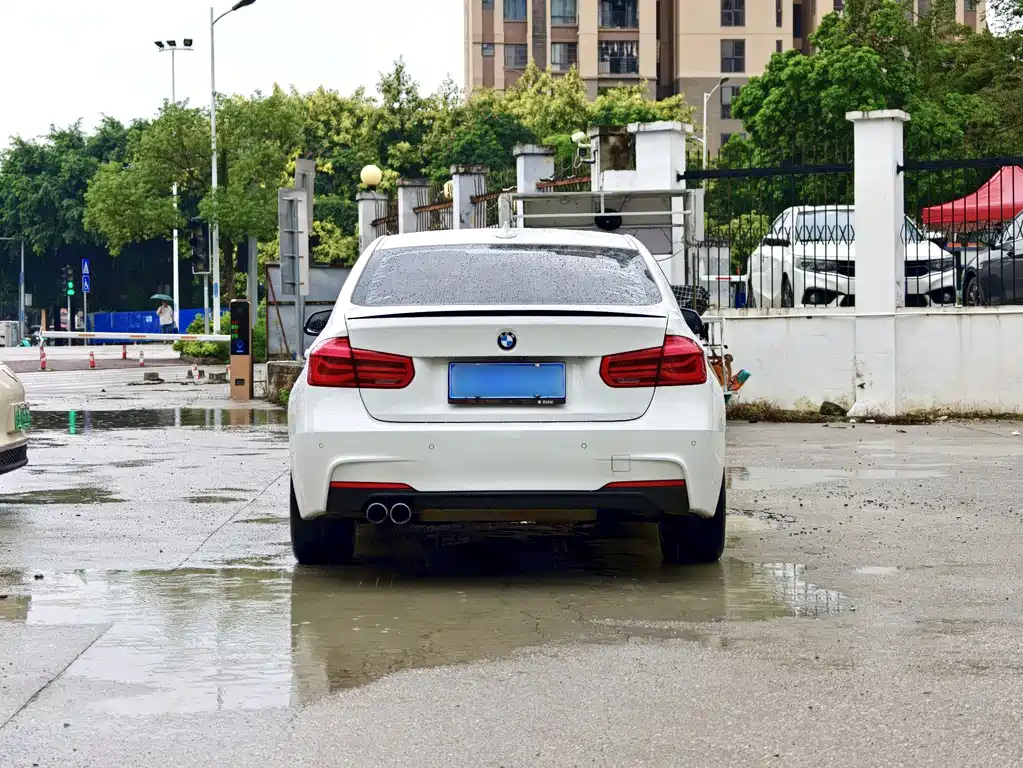 BMW 3 Series 2018 — фото 8