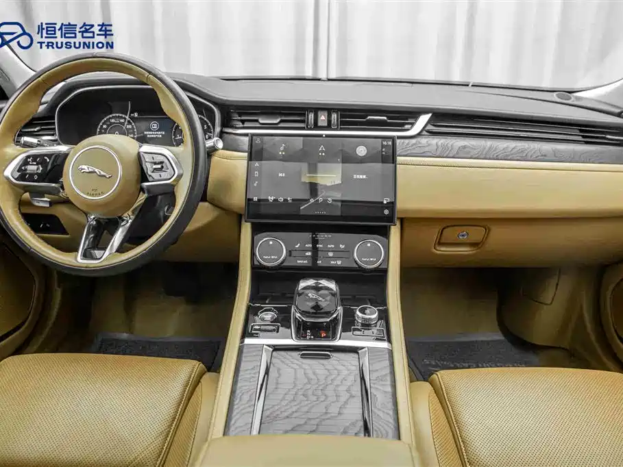 Jaguar XFL 2023 — фото 13