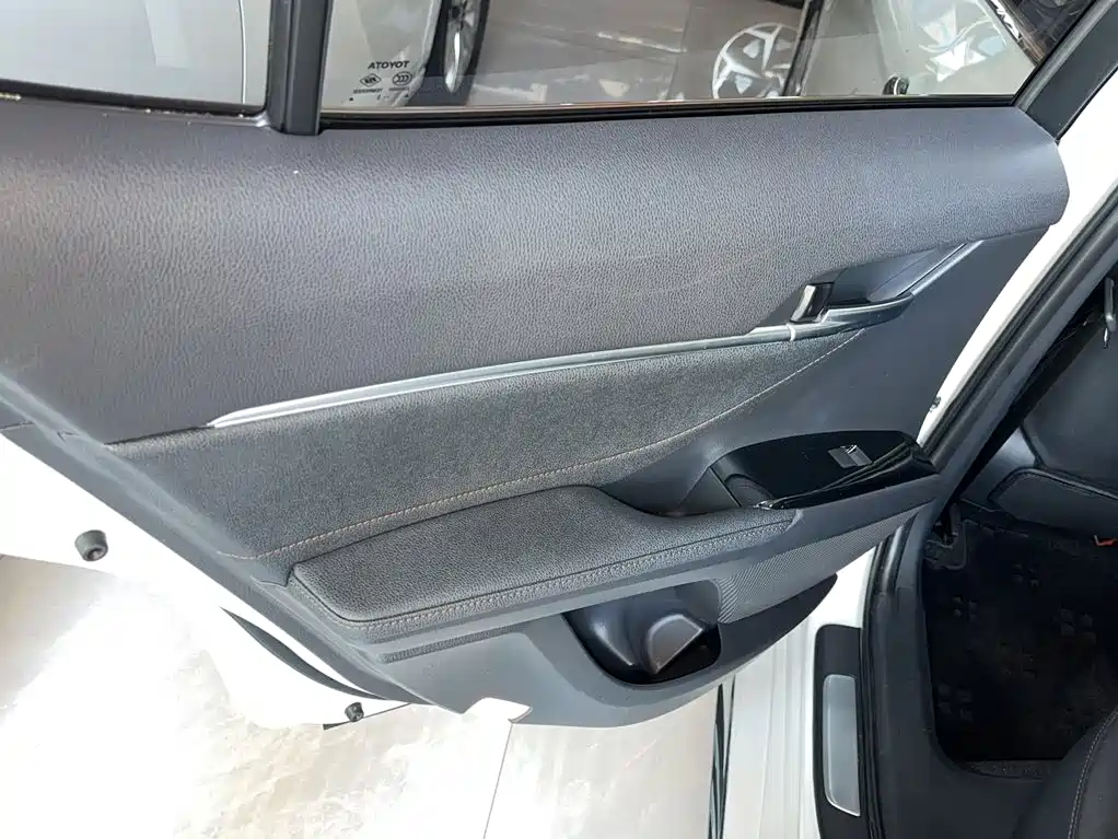 Toyota Camry 2023 — фото 24