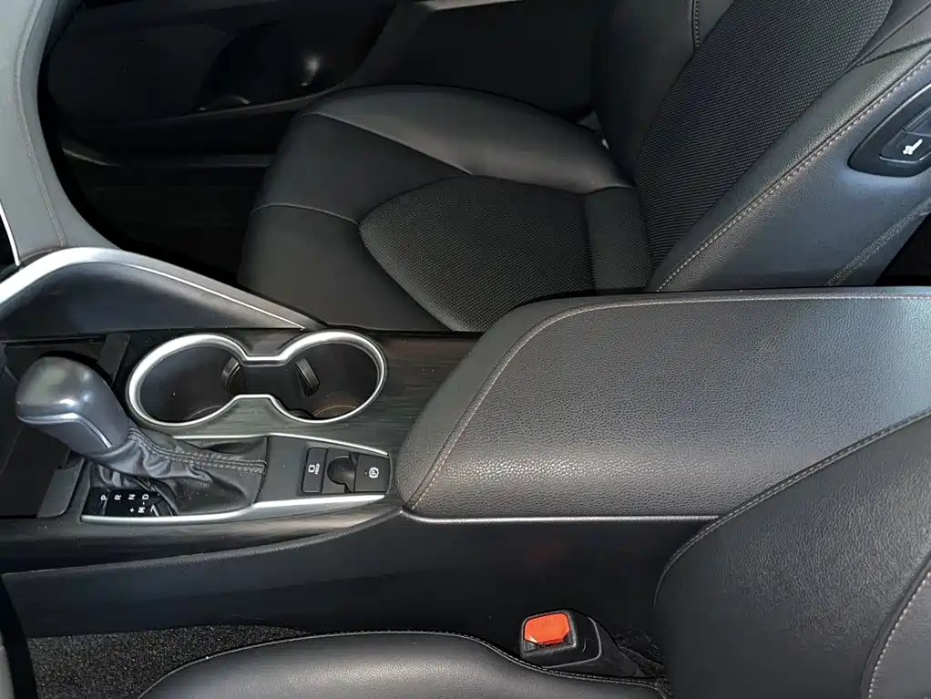 Toyota Camry 2023 — фото 23