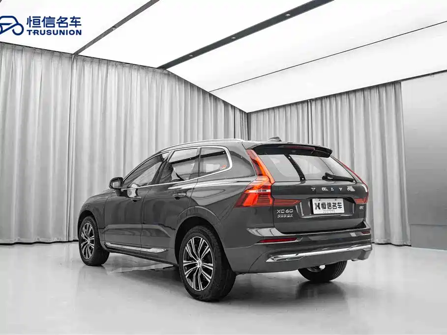Volvo XC60 2022 — фото 7