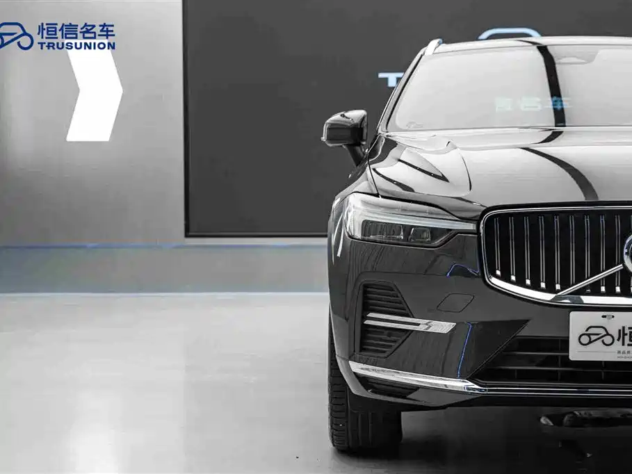 Volvo XC60 2022 — фото 8