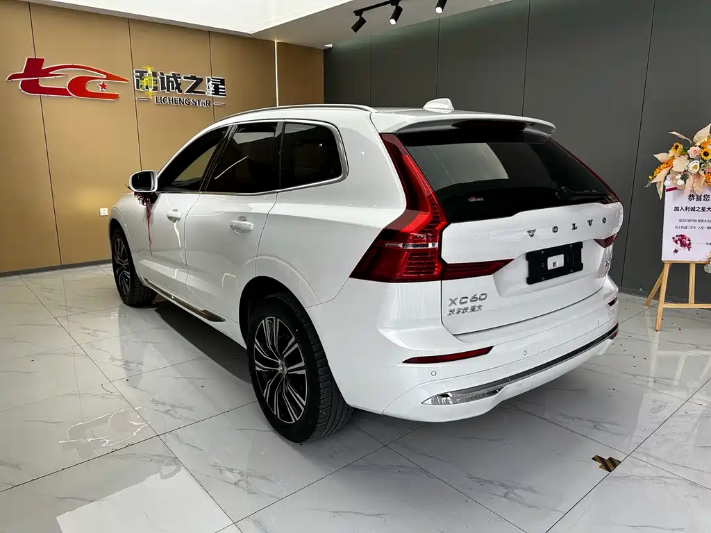 Volvo XC60 2021 — фото 4