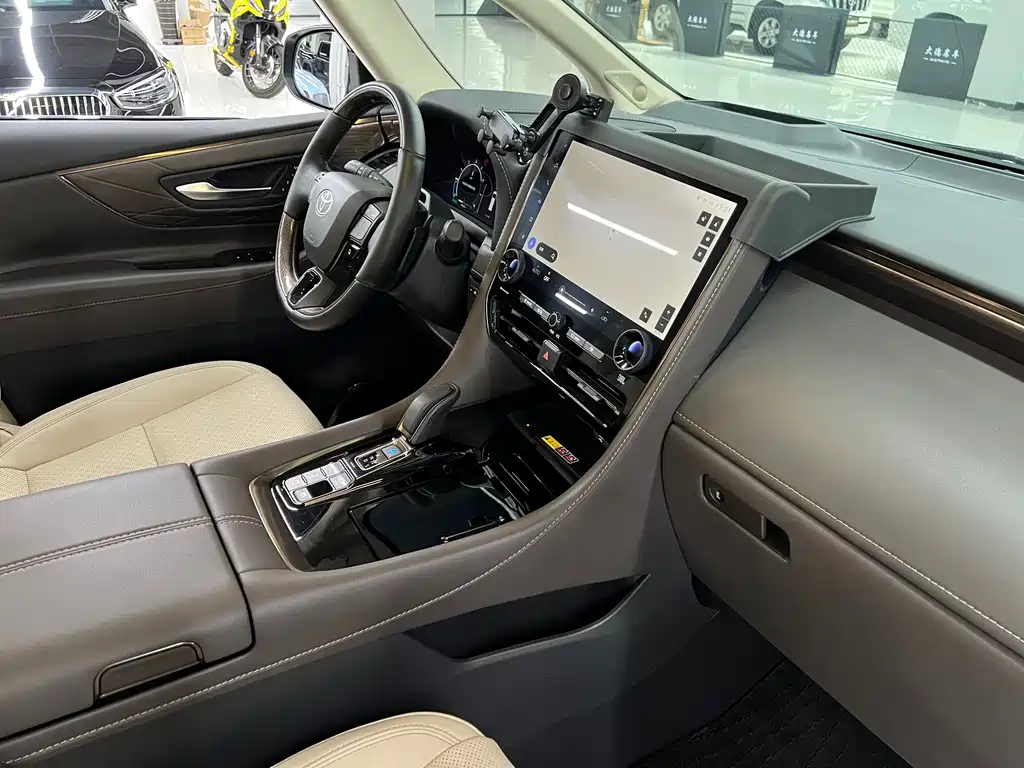 Toyota Alphard 2025 — фото 20