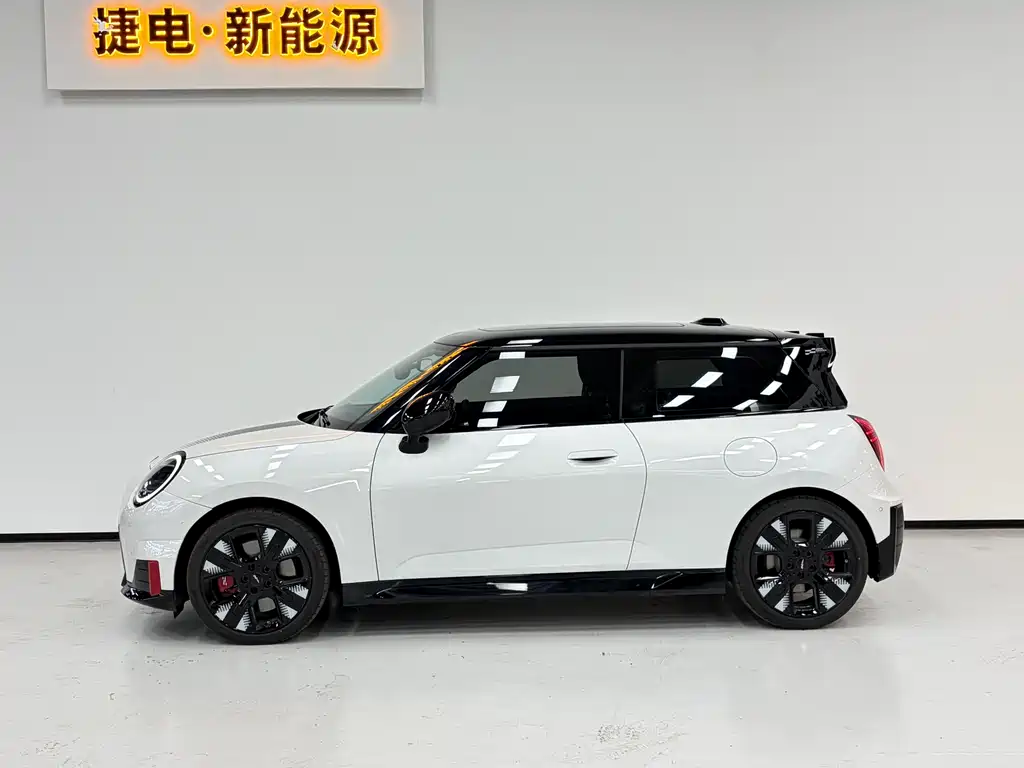 MINI JCW EV 2025 — фото 11