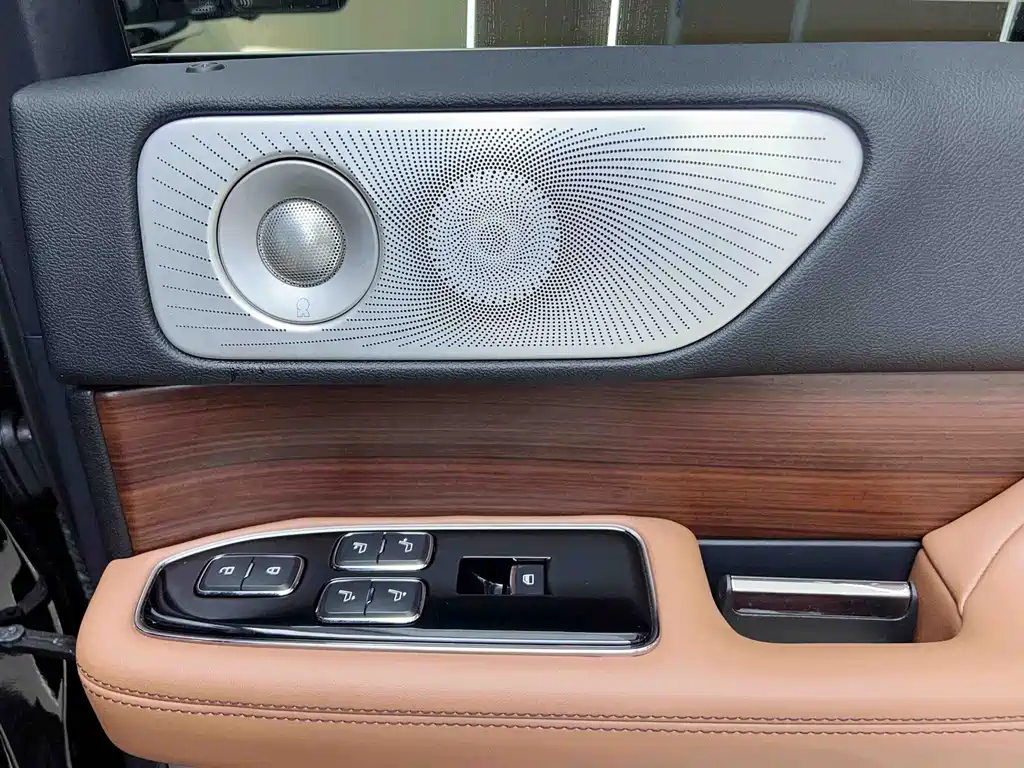 Lincoln Navigator 2021 — фото 13