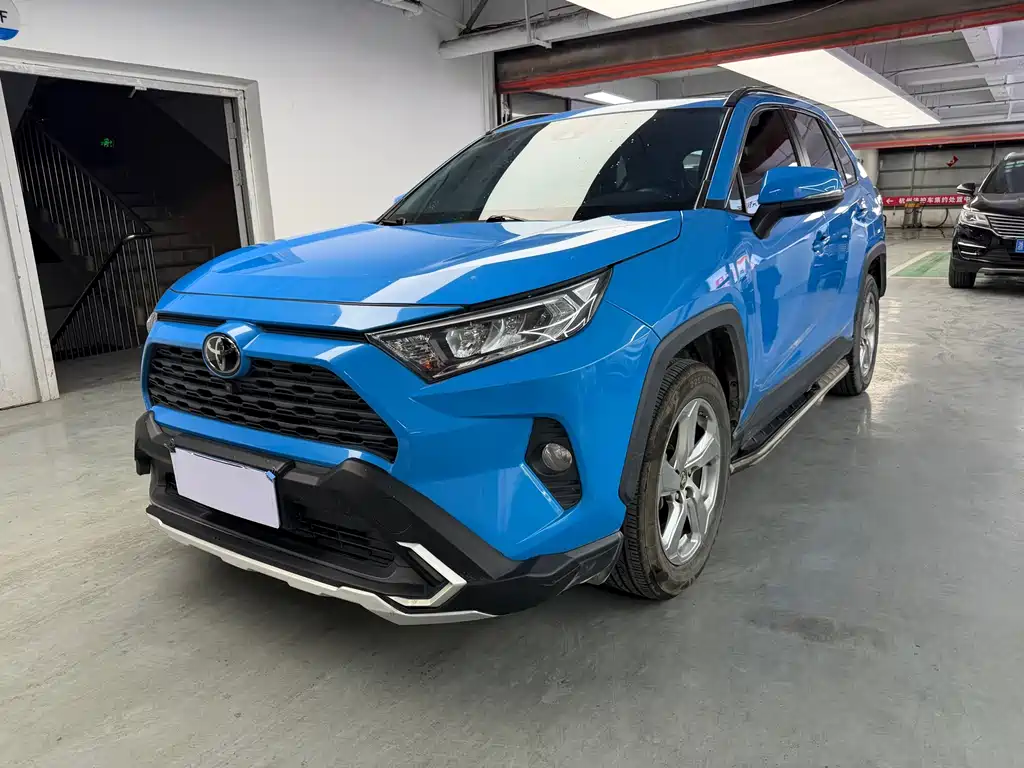 Toyota RAV4 2019 — фото 1