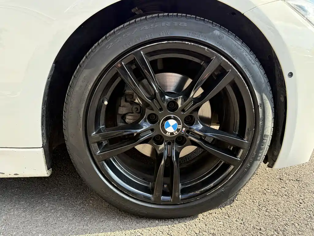 BMW 3 Series 2019 — фото 19