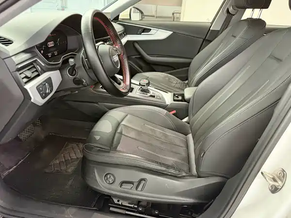 Audi A4L 2020