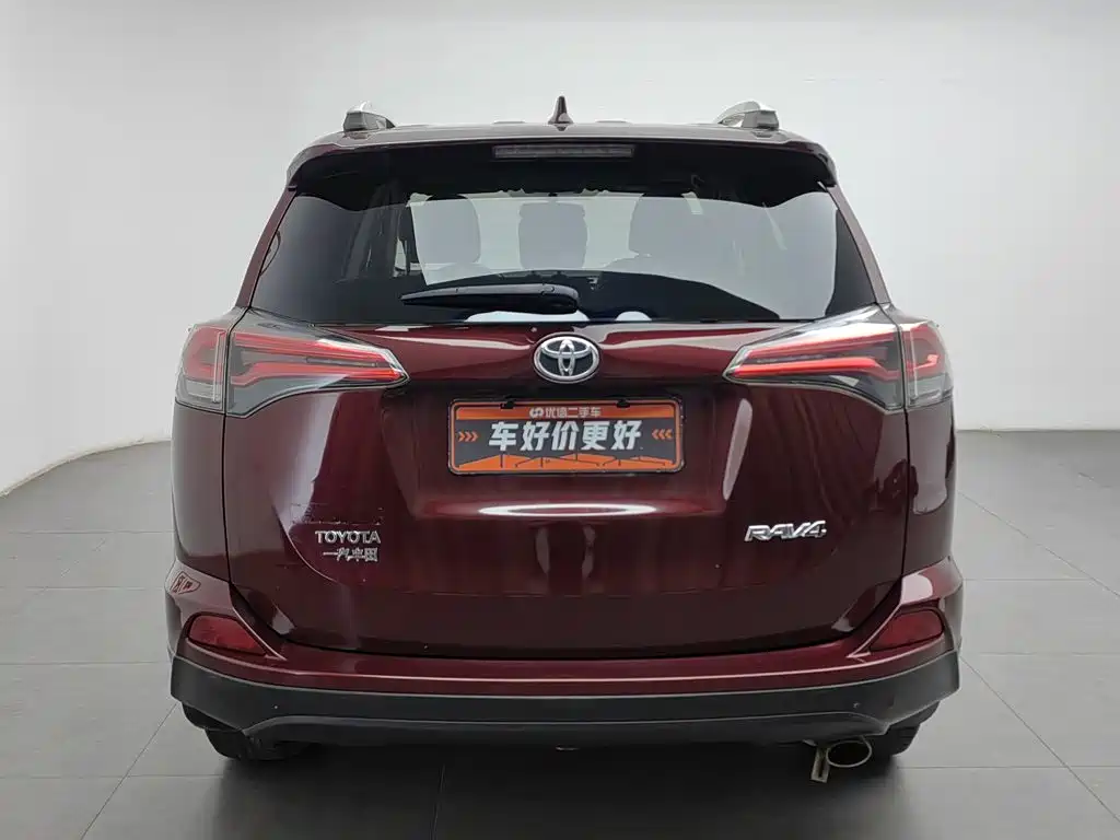 Toyota RAV4 2018 — фото 4