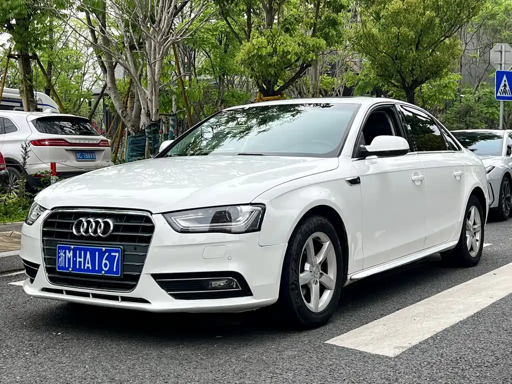 Audi A4L 2014 — фото 1