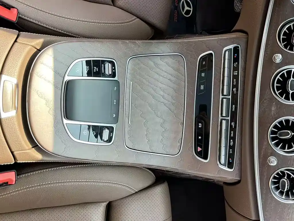 Mercedes-Benz E-Class 2022 — фото 32